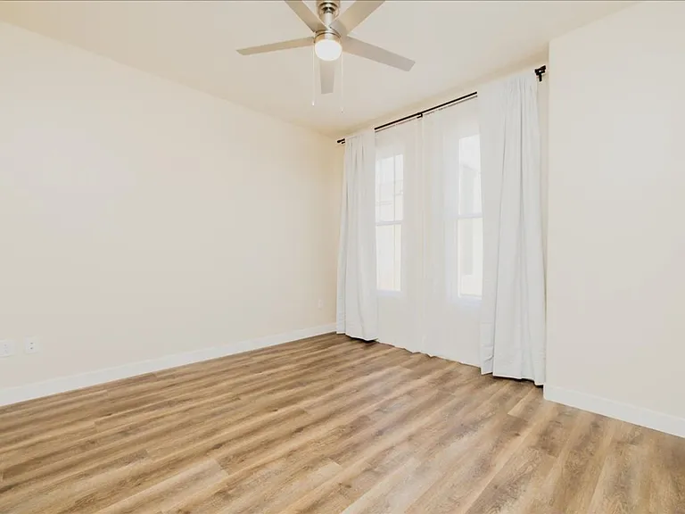 2450 E Blue Diamond Dr — Photo 25