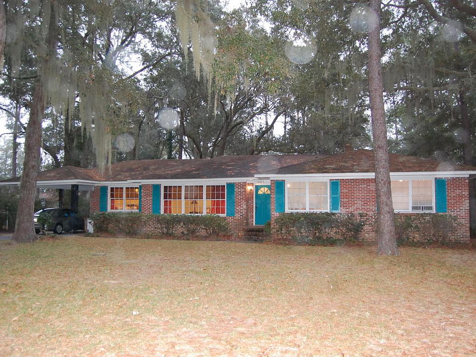 2nd image of 1005 Emily Ln