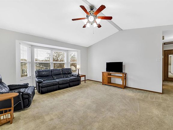 5th image of 6407 High Meadow Dr