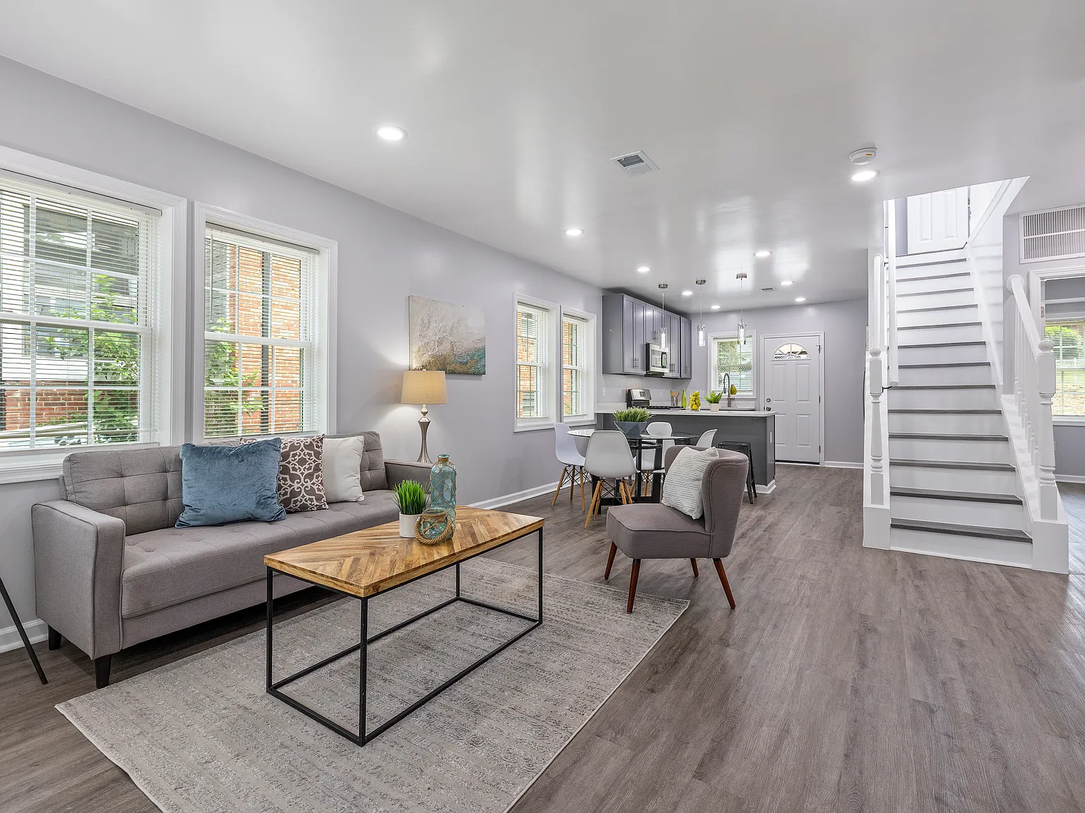 6 bed, 2100 sqft, $7,150 — Photo 3