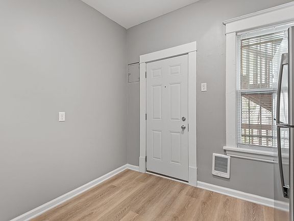 4th image of 211 Grotto St N APT 1