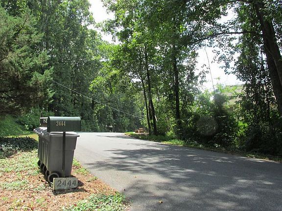 4th image of 2420 Marneil Dr NE