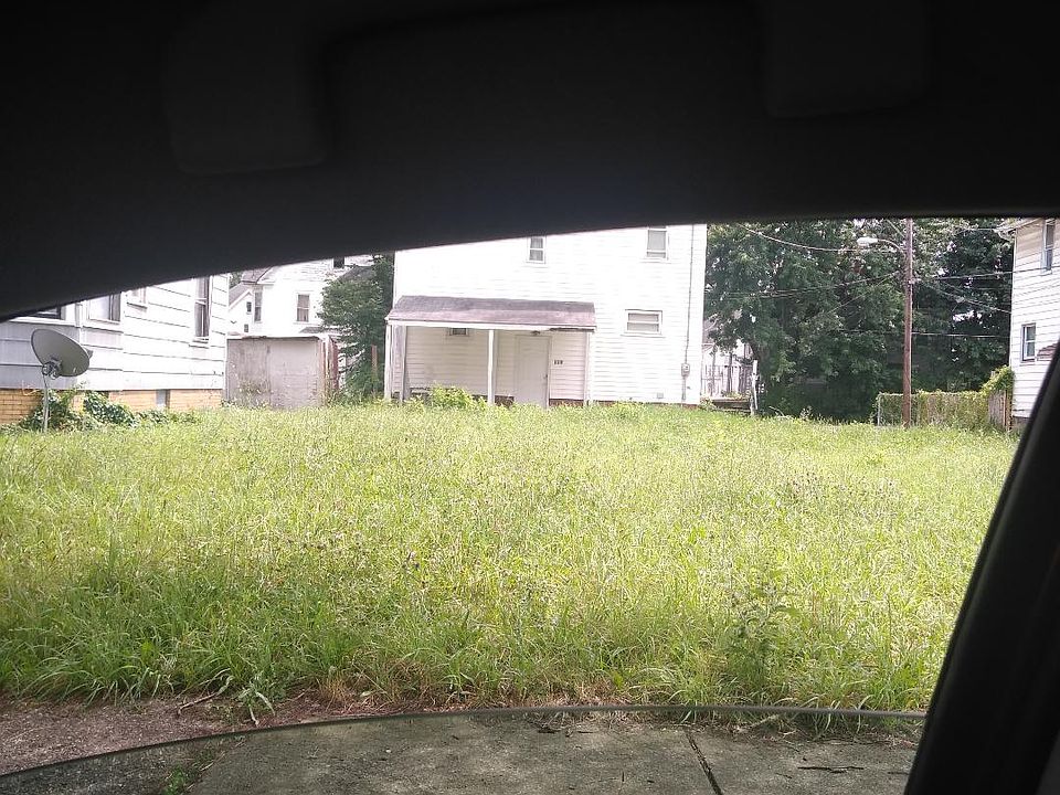 2nd image of 824 8th St NW