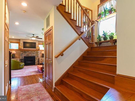 5th image of 307 E Buttonwood St