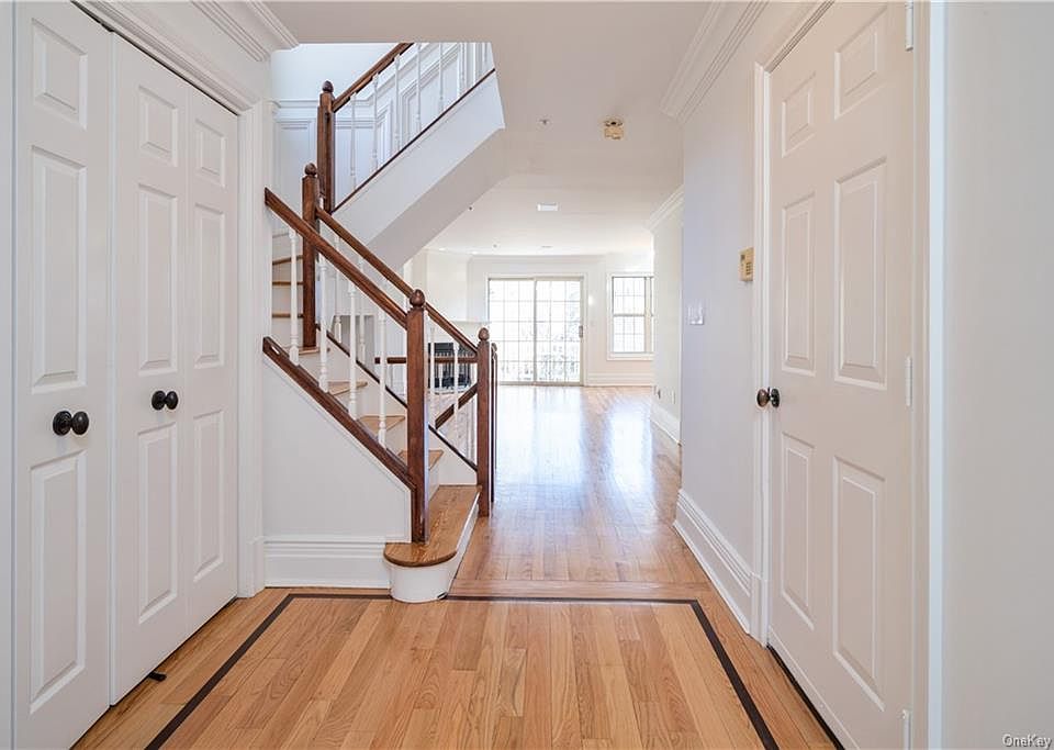1st image of 208 Pondside Dr #208