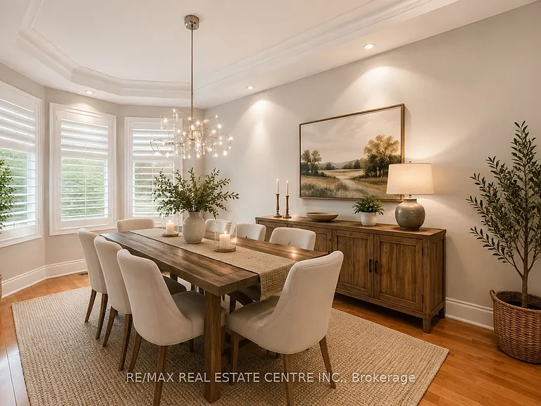 49 Bronte St S — Photo 3