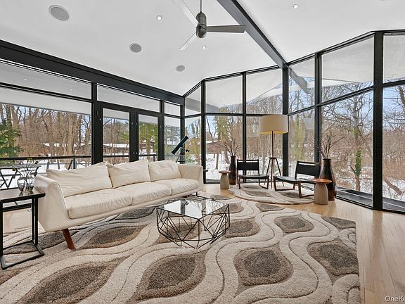 4th image of 10 Lincoln Road