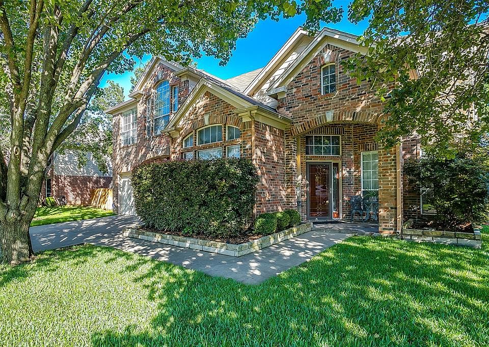 1st image of 2528 Crestwood Dr