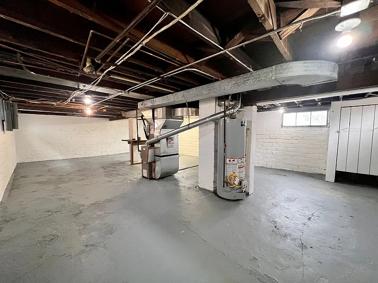 3817 Burton Ave — Photo 13