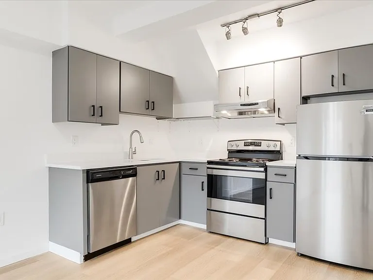 Kearney Court Apartments — Photo 8