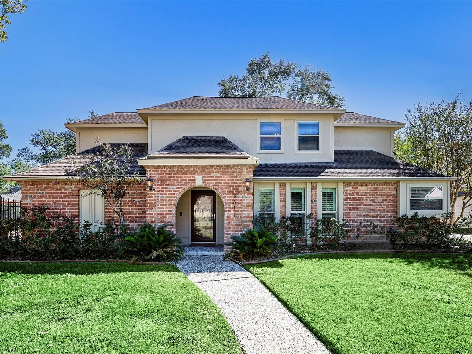 4 bed, 2.5 bath, 2274 sqft, $2,900 — Photo 1