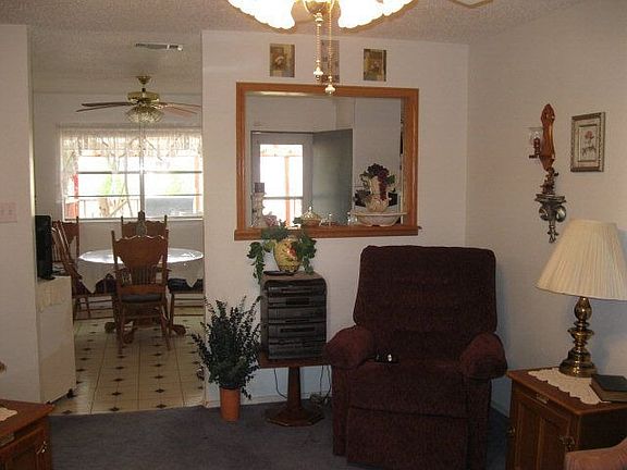3rd image of 7418 Globe Ave
