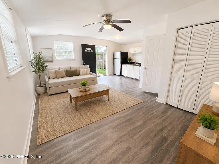 4803 Lexington Ave #B — Photo 7