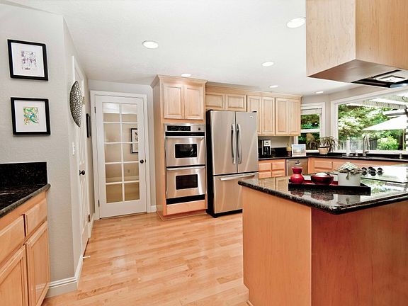 4th image of 1658 Bellflower Ct