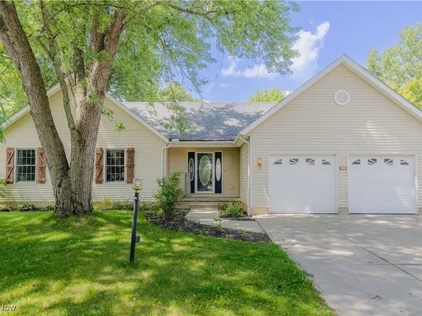 276 Horseshoe Dr, Lagrange, OH 44050