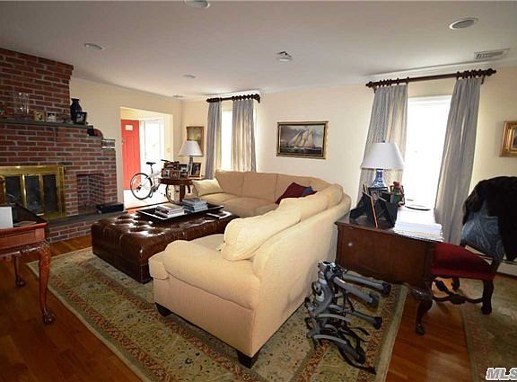 4th image of 2 Pine Ln