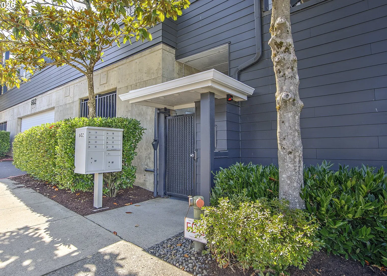 2 bed, 979 sqft, $2,500 — Photo 1