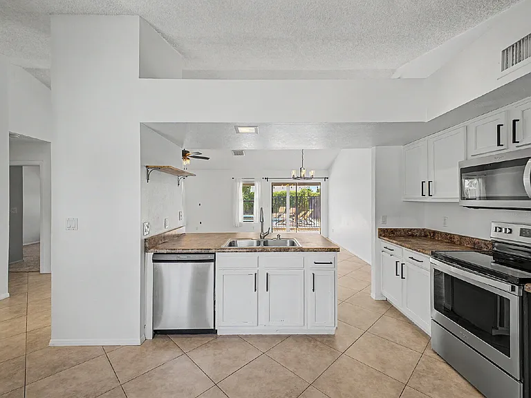1301 E Taro Ln — Photo 13