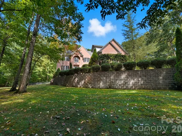 1300 Longleaf Ct, Matthews, NC 28104