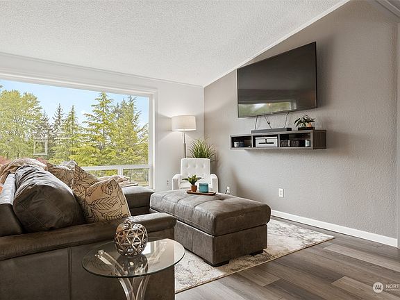 3rd image of 7518 Stinson Avenue