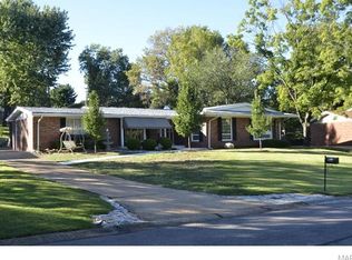 838 Woodruff Dr, Ballwin, MO