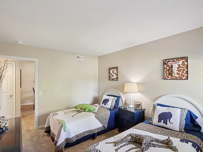 2 Bedroom 2 Bathroom Model (1,093 sqft.)

Guest Bedroom