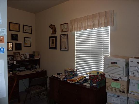 5th image of 611 Zennia St #A