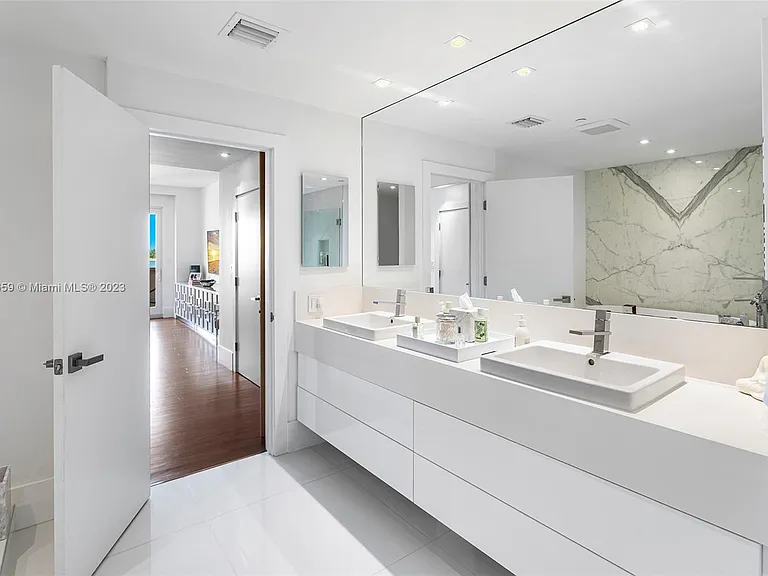 2122 Fisher Island Dr #2122 — Photo 32