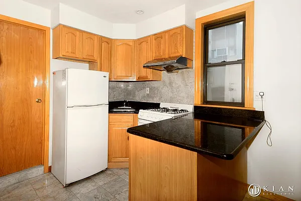 Rented by Kian Realty | media 8