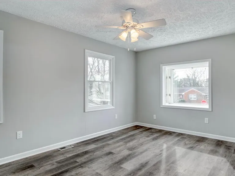 247 Lester Pl — Photo 8