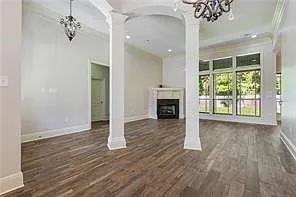 4 bed, 2.0 bath, 2080 sqft, $2,700 — Photo 3