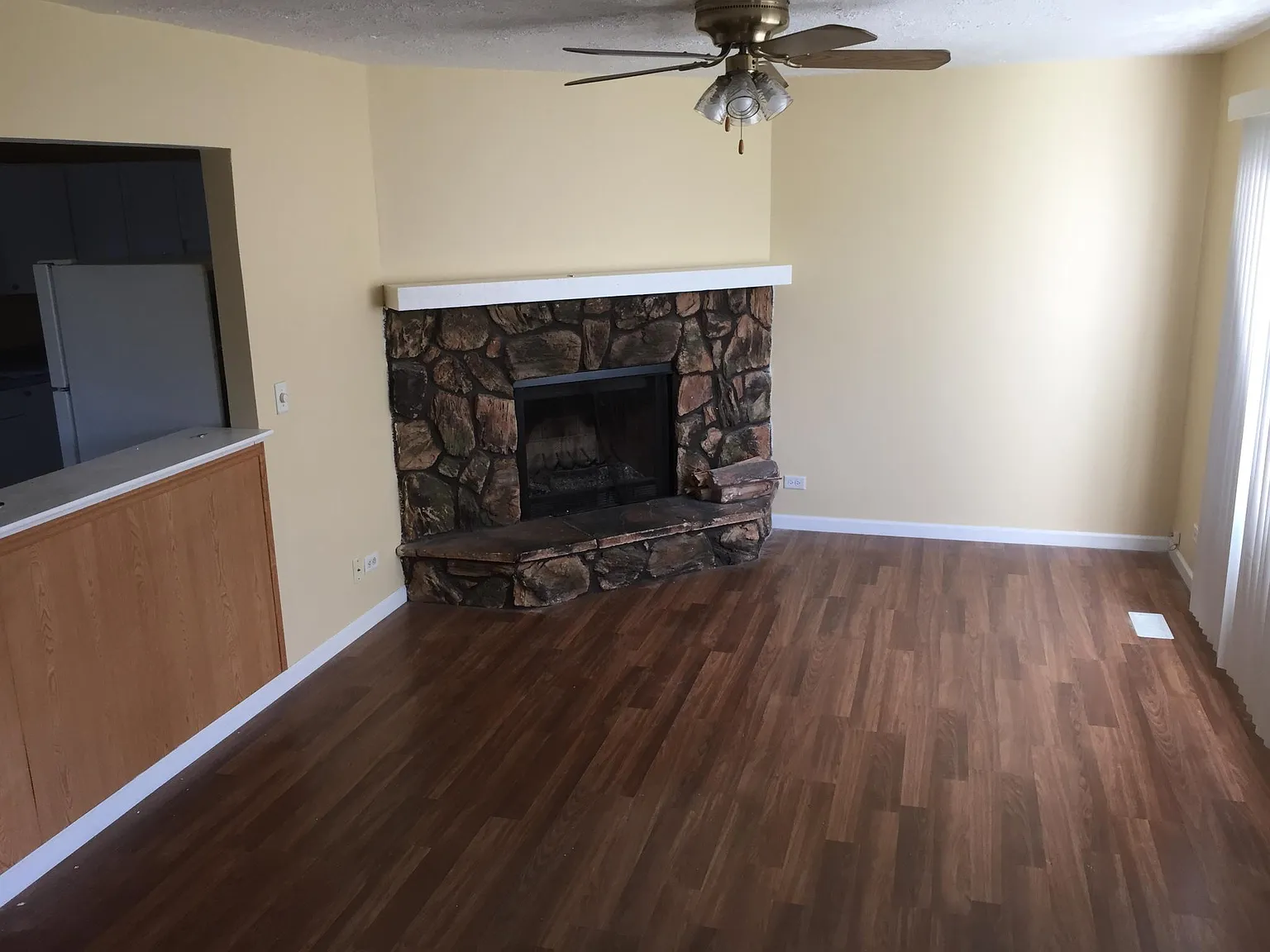 3 bed, 1.5 bath, 1188 sqft, $2,300 — Photo 2