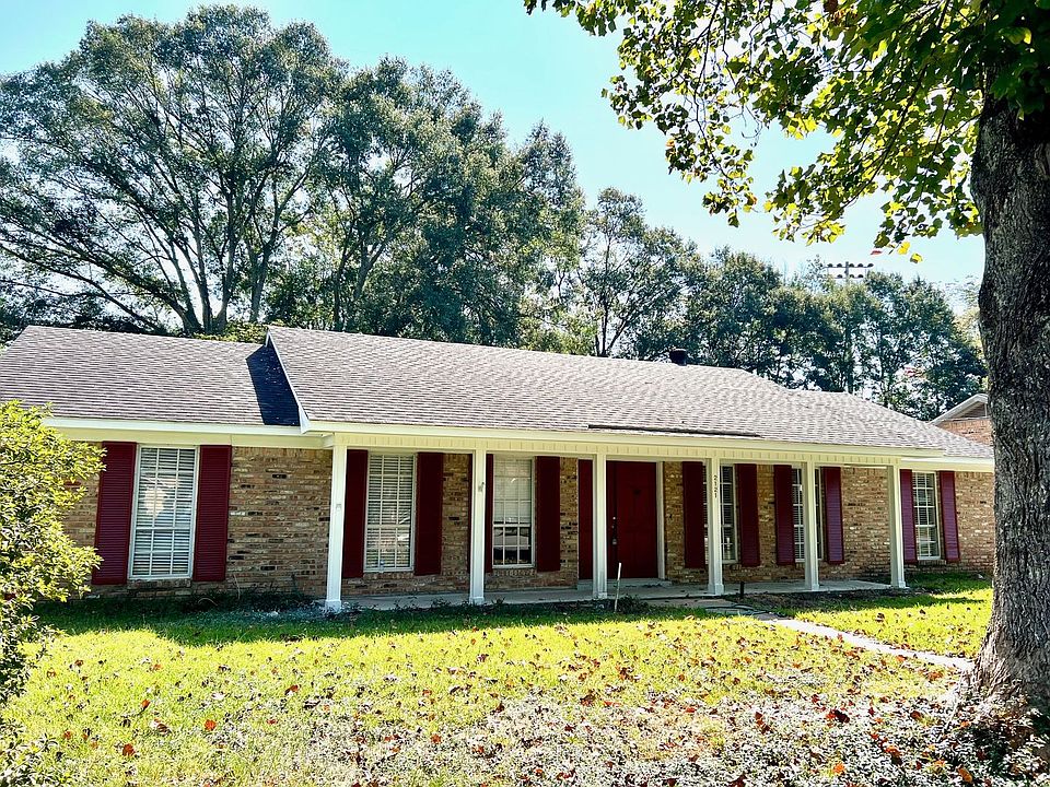 1st image of 2121 Woodhillcrest Dr