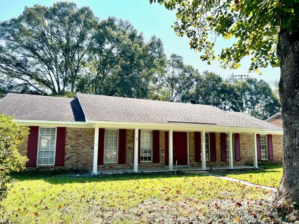 2121 Woodhillcrest Dr, Mobile, AL 36609