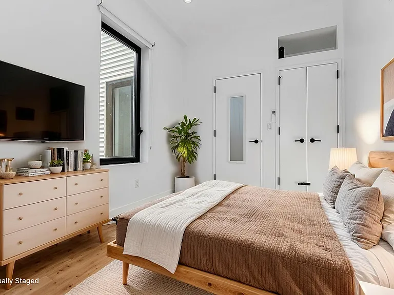 283 Evergreen Ave #1L — Photo 3