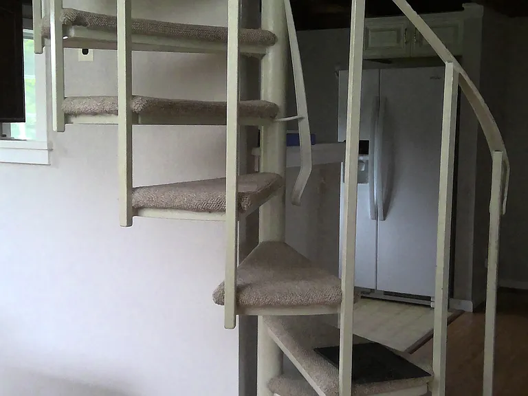 Circular stair to loft