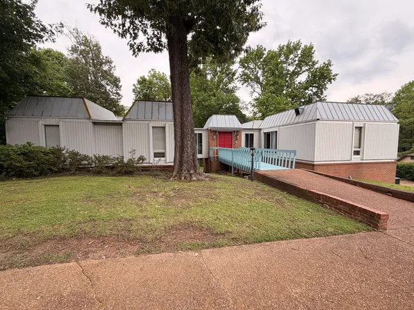 2330 Penbrook Fwy, Cordova, TN 38016