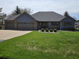 W6517 Greenwood Ct, Greenville, WI 54942