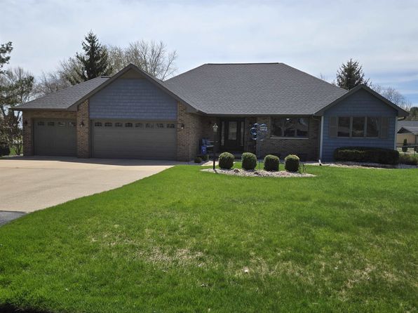 W6517 Greenwood Ct, Greenville, WI 54942