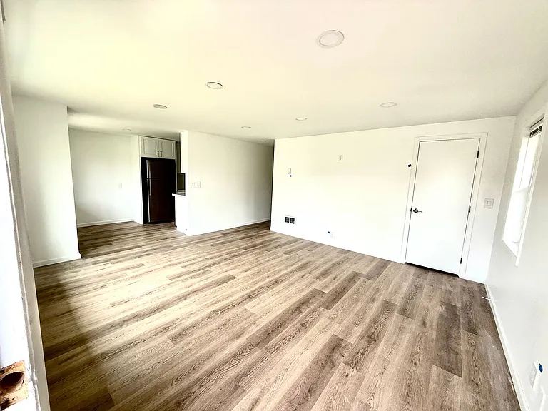 8352 Wabash Ave S — Photo 5