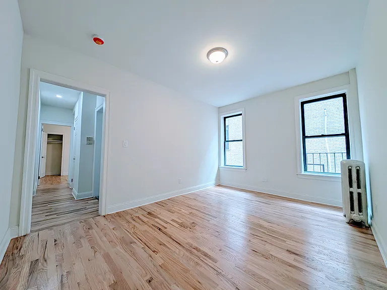 334 Montgomery St #2C — Photo 1