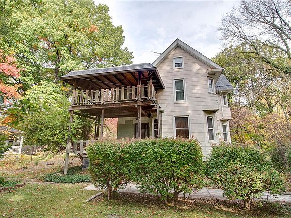 3rd image of 725 Randle St