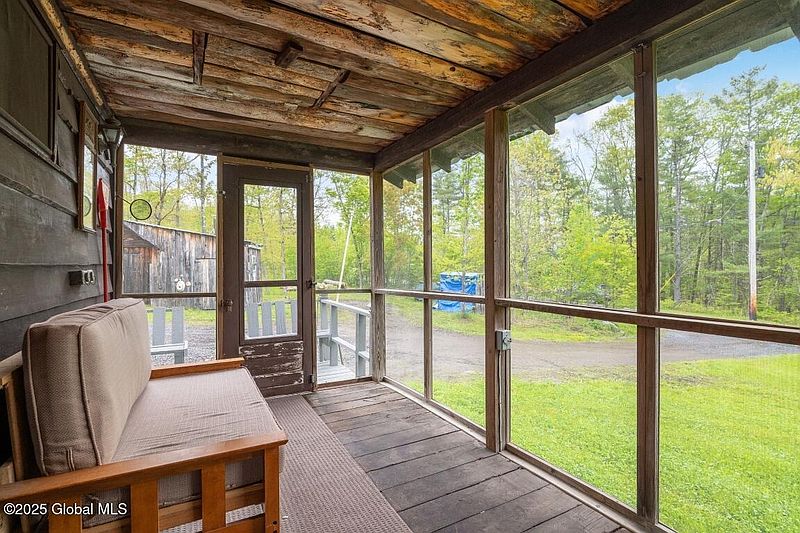 4th image of 429 Posson Hill Road