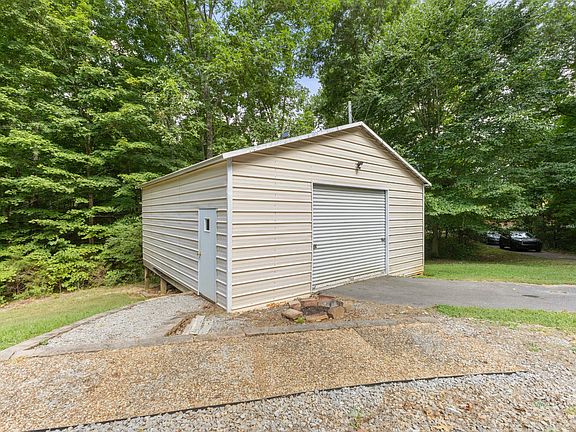 4th image of 2497 Foster Rd