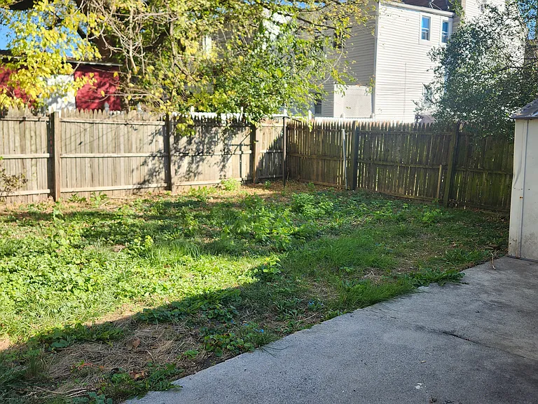 364 N 14th St — Photo 34