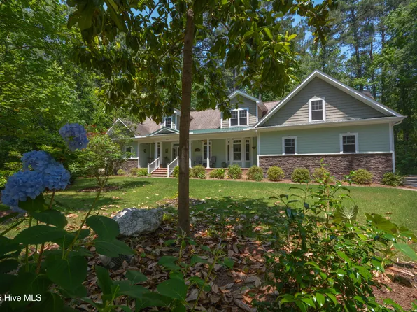 654 Titmouse Court, Vass, NC 28394