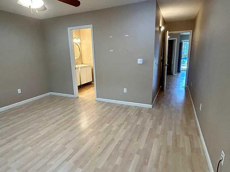 240 N Van Ness Ave — Photo 13