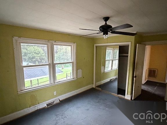 5th image of 803 S Grove St