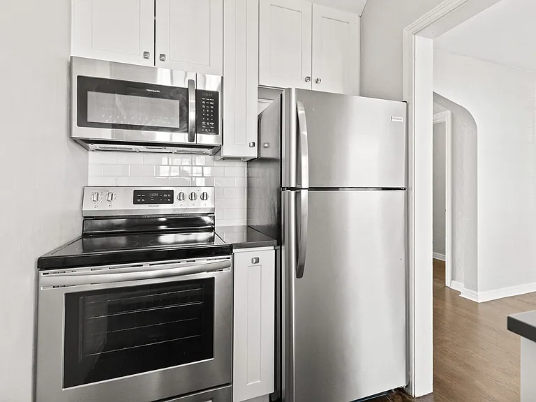 1400 Clermont — Photo 3
