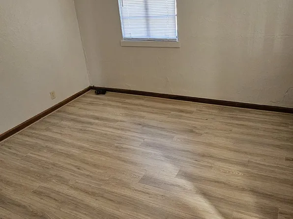 2009 1/2 D St APT B, South Charleston, WV 25303